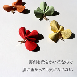 華やかピアス お花のピアス　花びらピアス ピッグスエード 柔らかい革 アクセサリー パステルカラー レッド レザーピアス 10枚目の画像