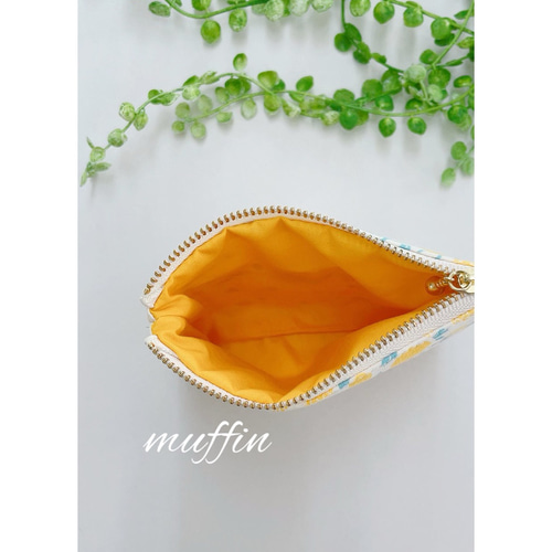 ハチミツ色のお花柄ポケットティッシュケース付きポーチ ポーチ