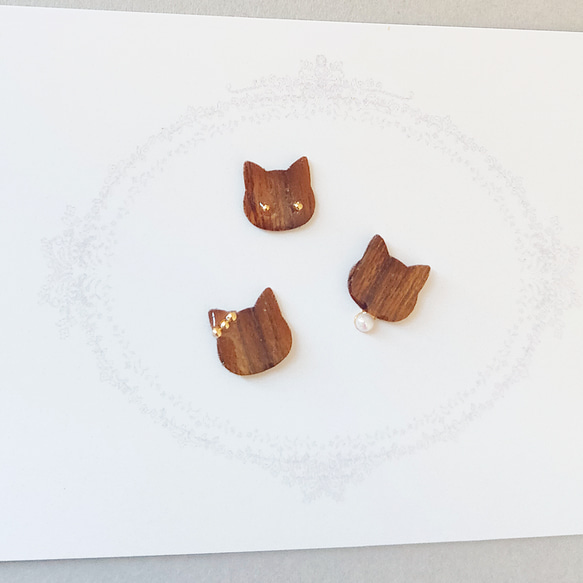 【両耳用】耳に優しい〈木の猫 その1〉イヤリング 4枚目の画像