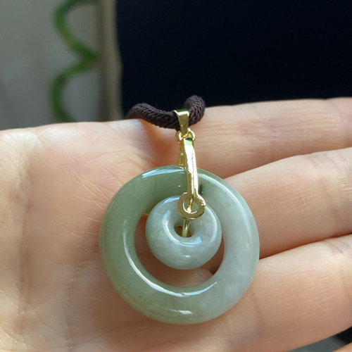 847 現品 k18金 天然 陽緑 本翡翠 ネックレス みろくぼさつ