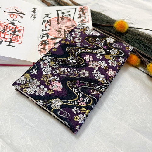【gn224　紫　刺繍デザイン御朱印帳です booboo2618様専用】新カラー紫 刺繍デザイン御朱印帳です