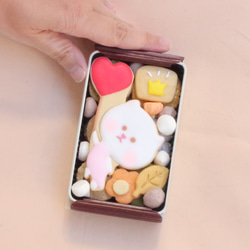 『白ネコまりもちゃん』(手のひらサイズクッキー缶) 3枚目の画像