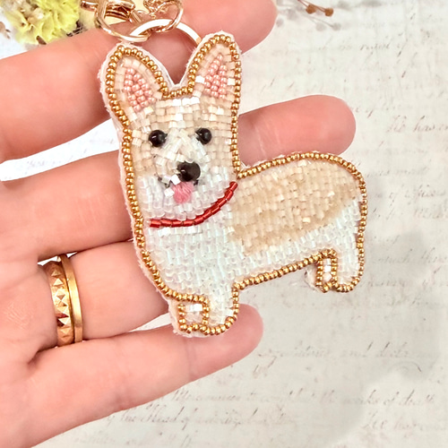 2way】ビーズ刺繍のうちの子バッグチャーム&ブローチ・コーギー バッグ