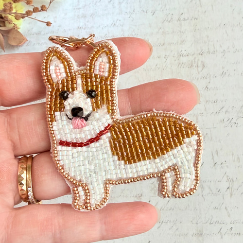 【ハシブトガラス】ビーズ刺繍ブローチバッグチャーム 2way】ビーズ刺繍のうちの子ブローチ、バッグチャーム・ポメラニアン