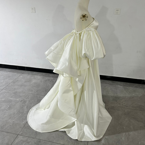 フランス風 ウエディングドレス 波形トレーン スレンダーライン 花嫁  