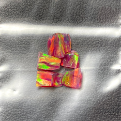 　《人工オパール》(ネオンオパール) 原石 マダー/オレンジ斑 1.0g ② (樹脂含侵) 1枚目の画像