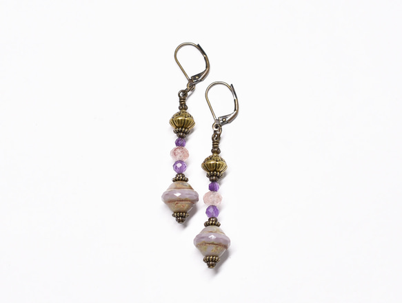 淡紫色捷克珠和蓮花黃銅、草莓石英和紫水晶耳環 第3張的照片