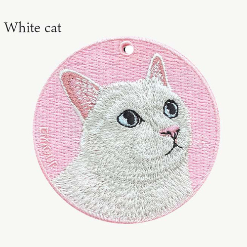 専用★　レジン猫チャーム　キーホルダー　三毛猫　白猫　茶トラ　ハンドメイド キーホルダー 猫 刺繍 ネコ チャーム ペット 動物 茶トラ しろ