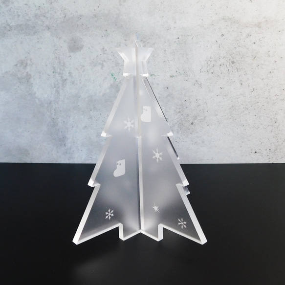 【送料無料】　Lサイズ　アクリルクリスマスツリーオーナメント彫刻入り　置物　オブジェ 1枚目の画像