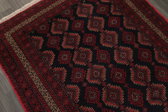 部族の伝統モチーフが特徴的なオリジナルトルクメン　オールド手織り絨毯　ヴィンテージラグ　127x177cm　＃57 3枚目の画像