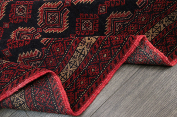 部族の伝統モチーフが特徴的なオリジナルトルクメン　オールド手織り絨毯　ヴィンテージラグ　127x177cm　＃57 6枚目の画像