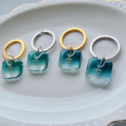 ホヌスクエア・海キーホルダー＊グラデーション ウミガメ 沖縄 プチ