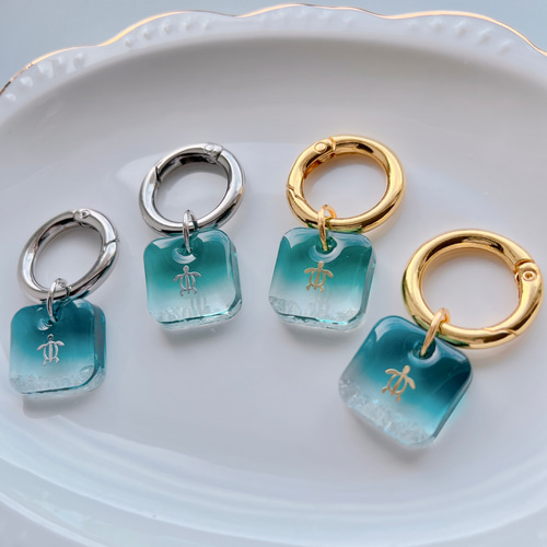 ホヌスクエア・海キーホルダー＊グラデーション ウミガメ 沖縄 プチ