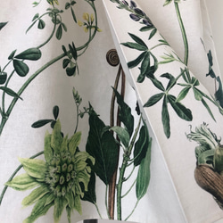 ボタニカルアートのラップ風スカート【春の植物たち/コットンリネン（綿麻）/後ろギャザースカート】 4枚目の画像