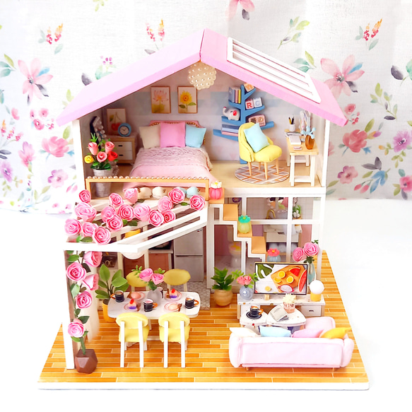 ドールハウス完成品オーダー。ピンクのお部屋 ドールハウス完成品オーダー。ピンクの大きなおうち