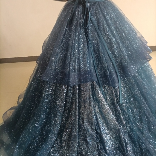 豪華！ブルー Aライン ワンショルダー カラードレス 柔らかく重ねたチュールスカート 花嫁/披露宴