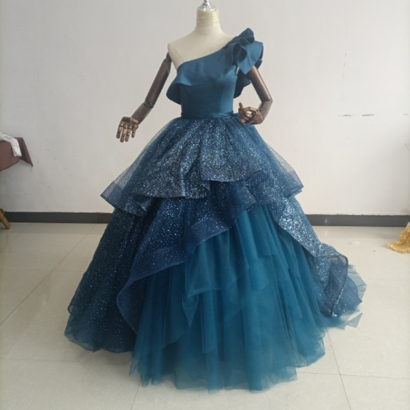 豪華！ブルー Aライン ワンショルダー カラードレス 柔らかく重ねた  