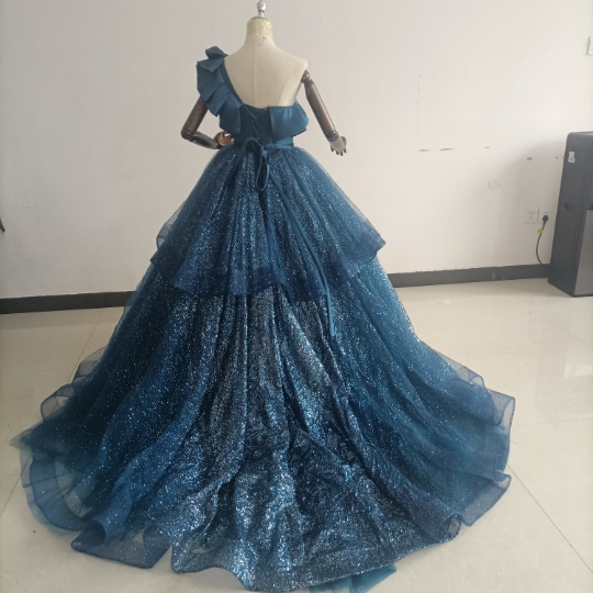 豪華！ブルー Aライン ワンショルダー カラードレス 柔らかく重ねたチュールスカート 花嫁/披露宴