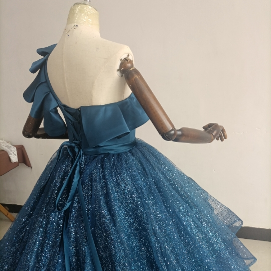 豪華！ブルー Aライン ワンショルダー カラードレス 柔らかく重ねたチュールスカート 花嫁/披露宴