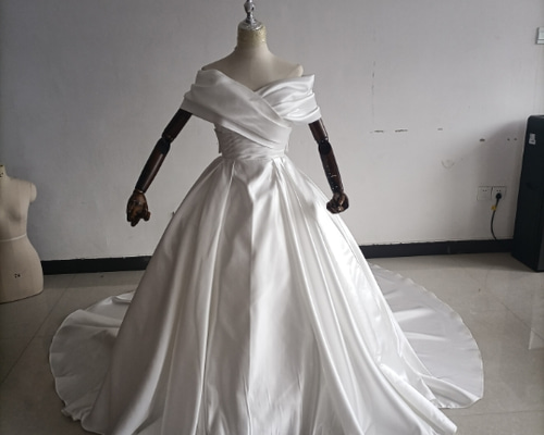 高品質！ウェディングドレス ホワイト オフショルダー 背中見せ 結婚式  