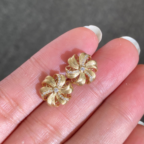天然ダイヤモンド花ピアス