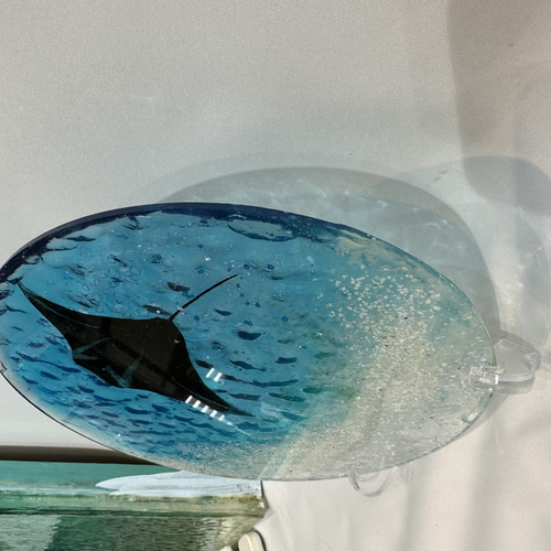 アートパネル 青い海とマンタ 立て掛け SEA 波紋 水紋 レジン 直径23cm