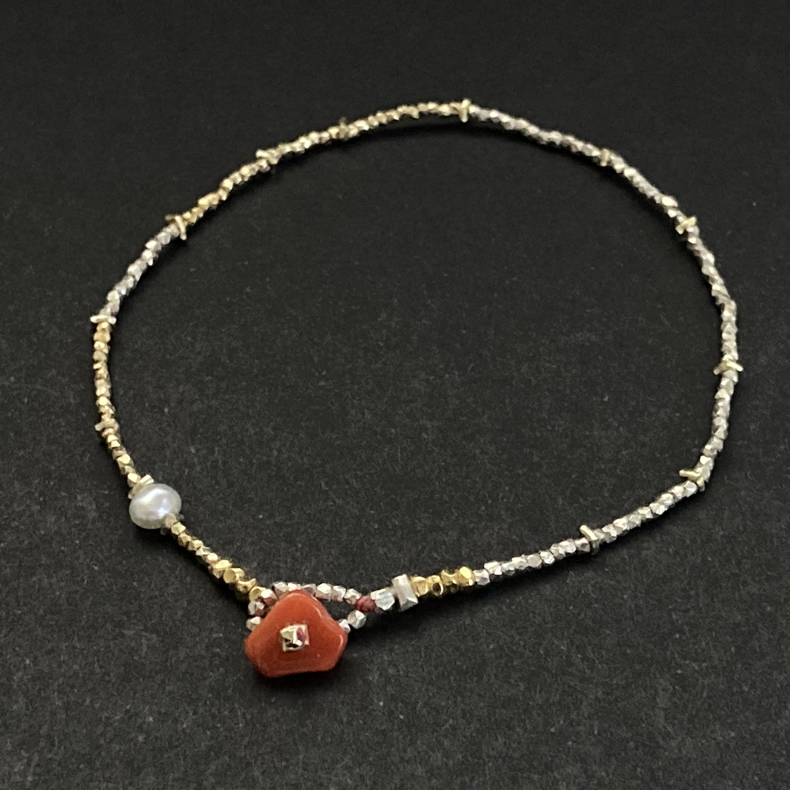 カレンシルバーと赤い珊瑚のブレスレット