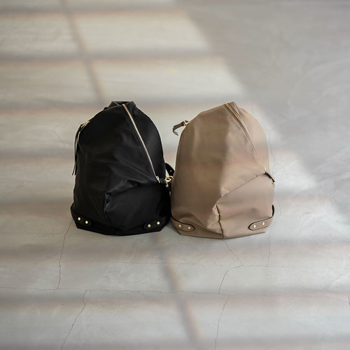 第2世代 A4収納/ナイロン素材 リュック 本革 ゴールド金具 グレージュ