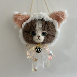 ねこみみ帽子のにゃんこ　バッグチャーム　羊毛フェルト　猫 ブローチ加工付き 1枚目の画像