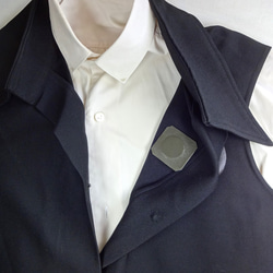 ラインストーンハート型と革のマグネットブローチ、ブルー系クリスタルラインストーンと革のマグネット・ブローチ 7枚目の画像