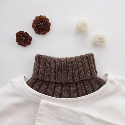 室内でもOKタートルネックウォーマー チョコレートブラウン ネック