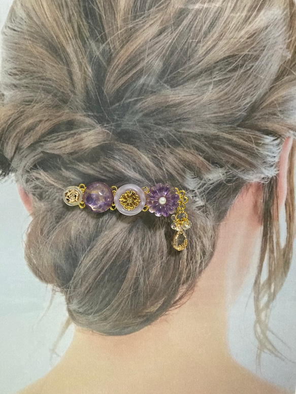 ボタン ヘアクリップ ヘアアクセサリー ハンドメイド レジン 花 ゴールド ガラス 水彩 3枚目の画像