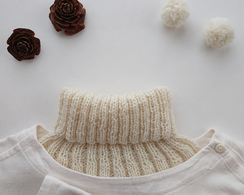 室内でもOKタートルネックウォーマー オフホワイト ネックウォーマー