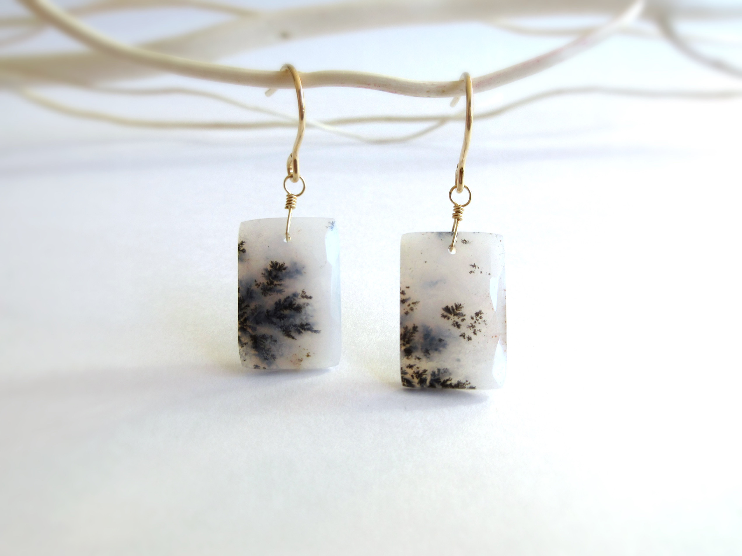 【美粒】16.5×11mm雪景色のような「デンドライトアゲート」14kgfピアス/イヤリング