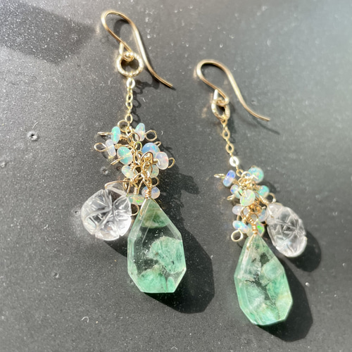 ☆SALE☆ トリプレットストーン カービング ピアス