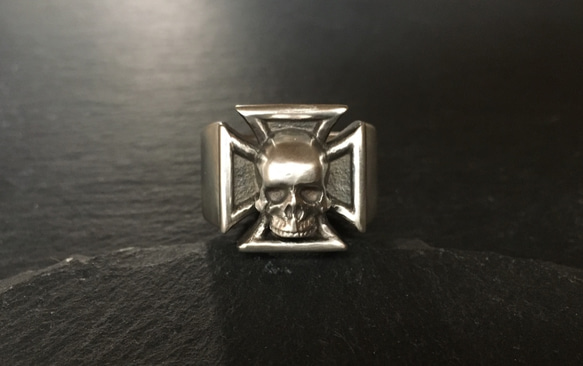 Iron Cross Skull Ring 2枚目の画像