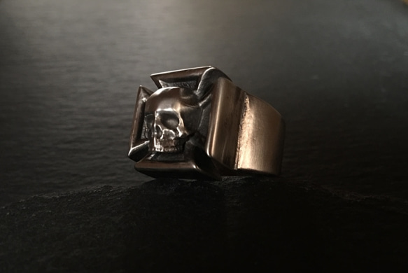 Iron Cross Skull Ring 3枚目の画像