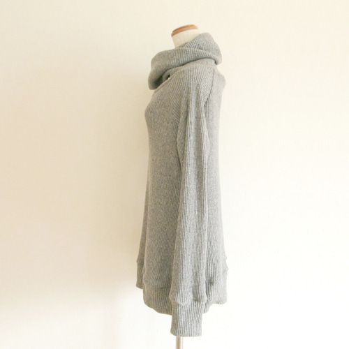 グレー ケーブル編み タートルネックスヌード⭐️used美品⭐️かぐれ グレー* ざっくりスヌードタートルネックセーター ニット