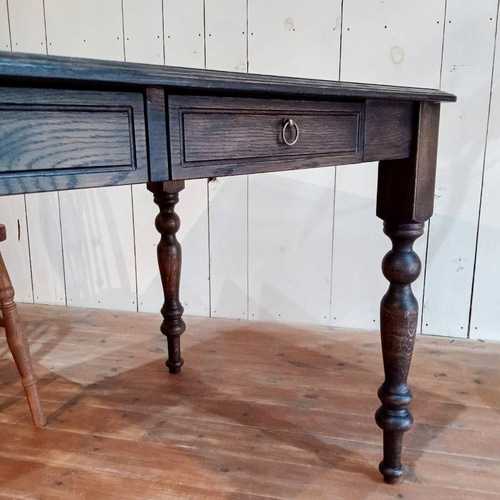 おしゃれなダイニングテーブルbrocante 輸入住宅向けターンドレッグ