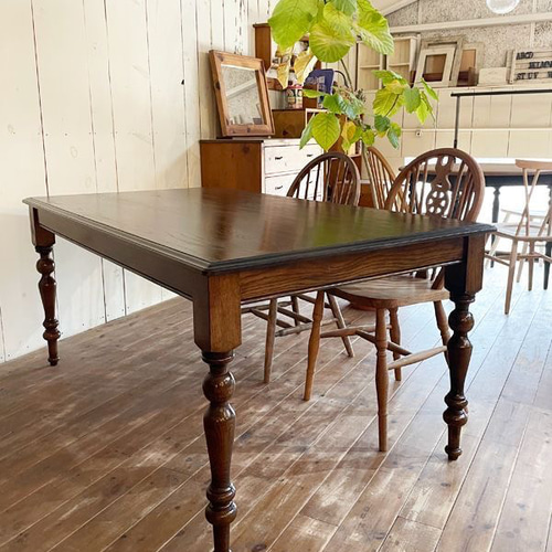 おしゃれなダイニングテーブルbrocante 輸入住宅向けターンド