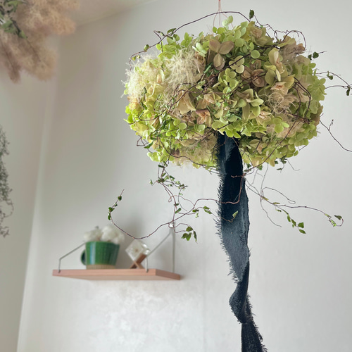 フライングリース(アナベル&ワイヤープランツ) / ドライフフラワーリース