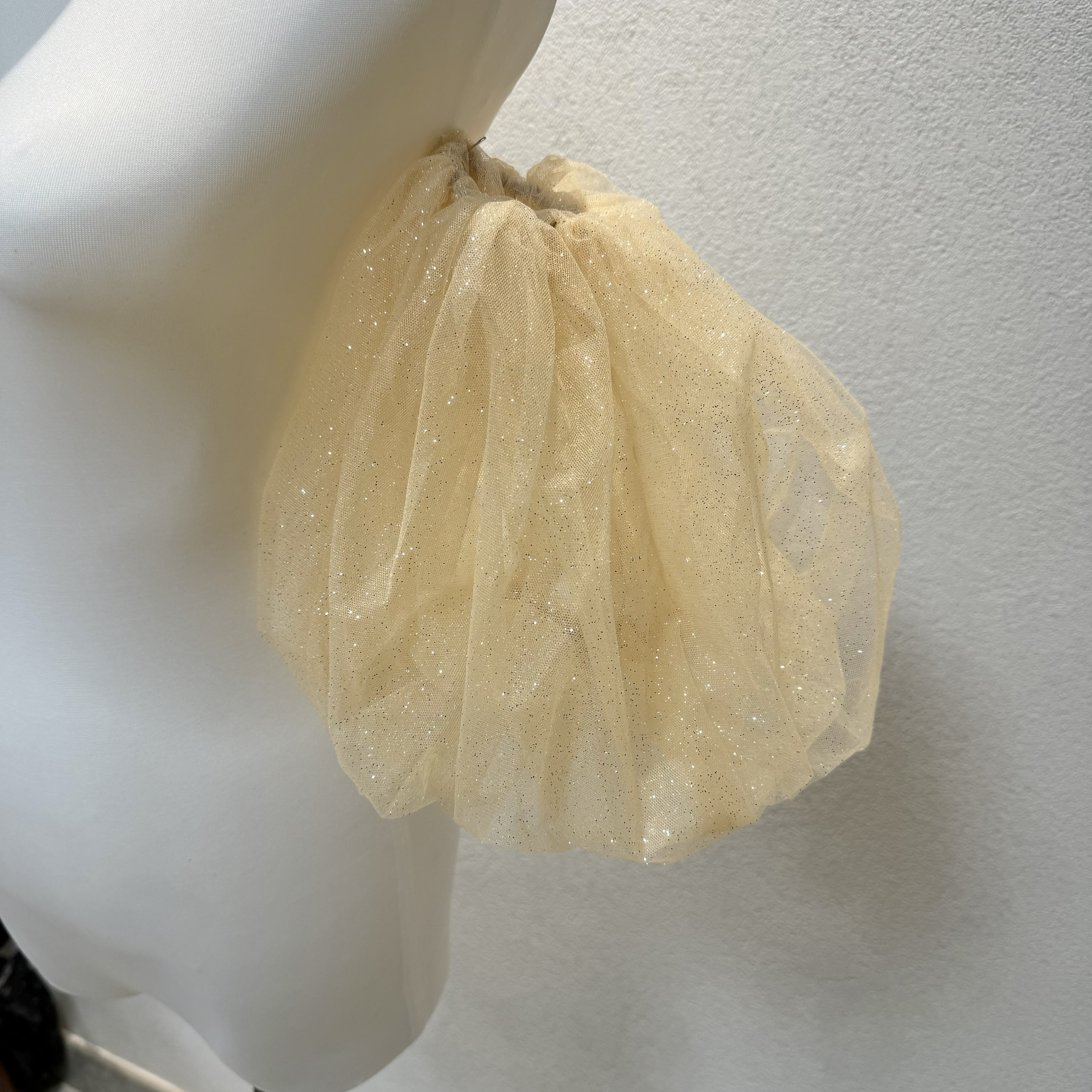 ふんわりチュール　きらきら　大人気パフスリーブ　シャンペン色アームカバー　アームドレス　プライダル　二の腕カバーお色直し