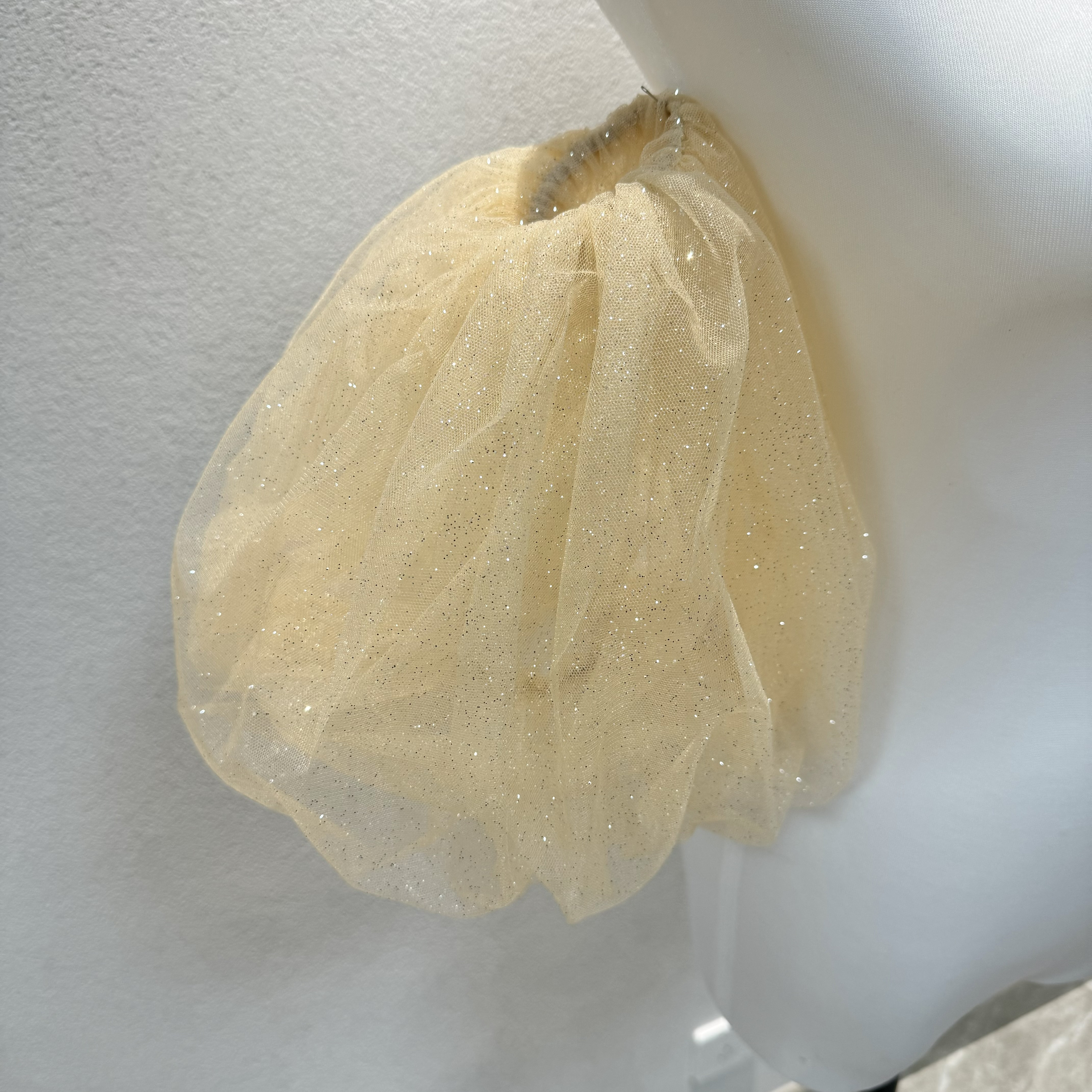 ふんわりチュール　きらきら　大人気パフスリーブ　シャンペン色アームカバー　アームドレス　プライダル　二の腕カバーお色直し