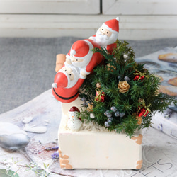 南欧スタイル【サンタがやって来た】サンタクロースとクリスマスツリー　お誕生日・結婚祝い・新築祝い・退職祝に　 1枚目の画像