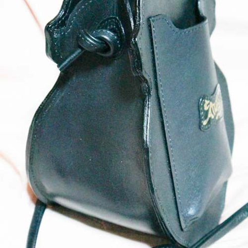 猫のデザイン、バッグ.財布.小物等。アートレザークラフト. ネコ