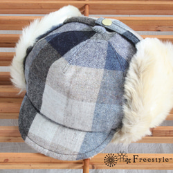 ブロックチェックとふわふわファーの耳付きパイロットキャップ　ツィード　冬小物　帽子　ファッション　コーディネート 1枚目の画像