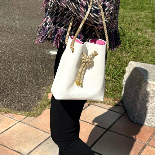 【専用】ツイストレザーの巾着 09291805_6516934d532d8.jpg