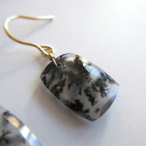 美粒】12.3×8.7mm雪景色のような「デンドライトアゲート」14kgfピアス