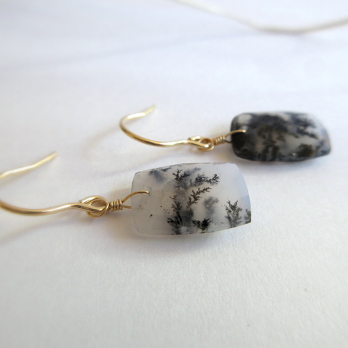 美粒】12.3×8.7mm雪景色のような「デンドライトアゲート」14kgfピアス