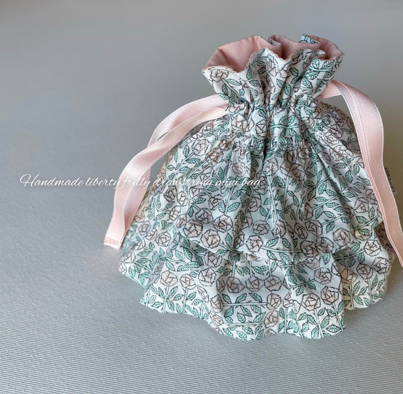 ハンドメイドリバティフリル巾着♡sleeping rose その他ファッション  